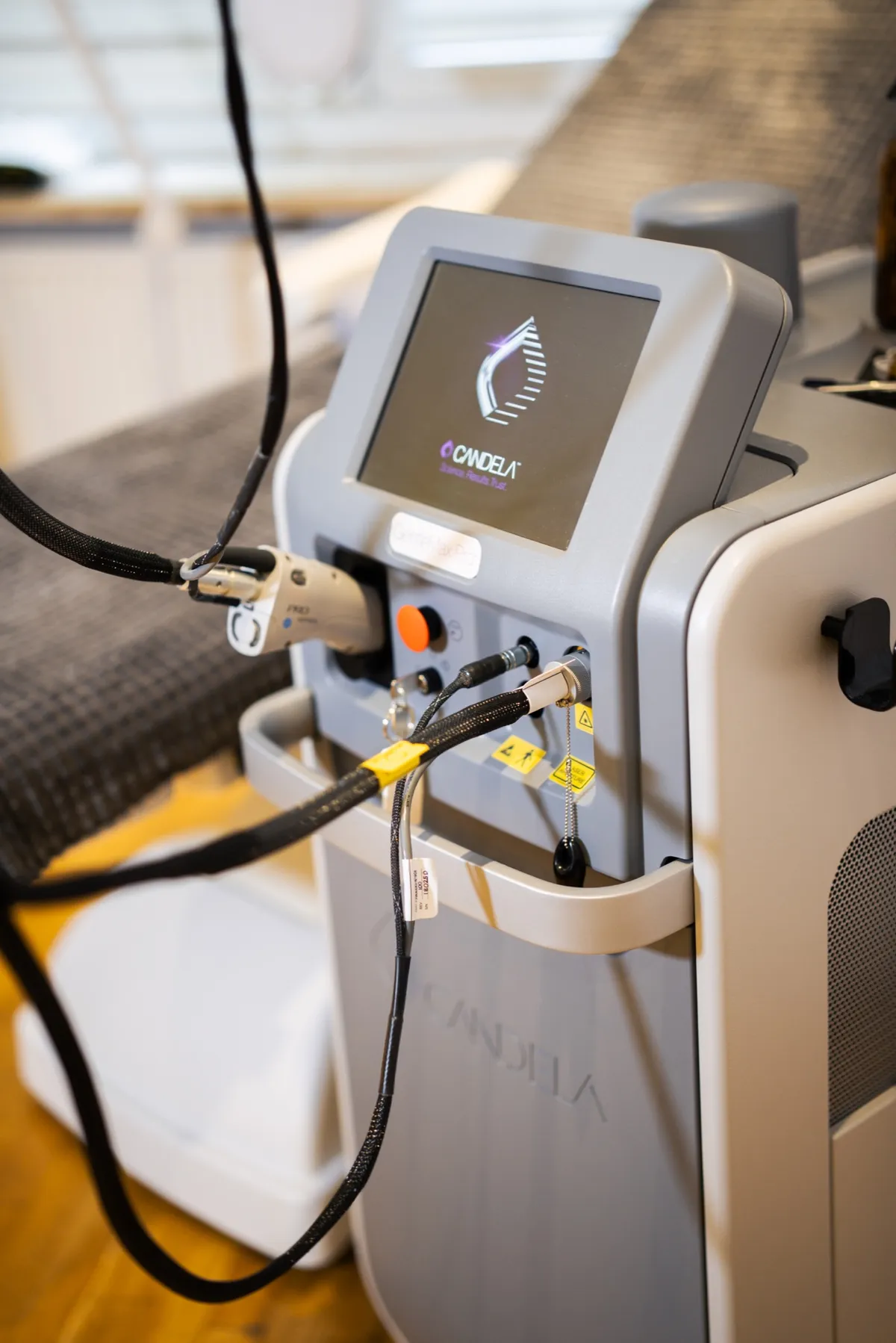 Candela GentleMax Pro Laser in Aktion - Präzise Laser-Haarentfernung bei HelloHairless München