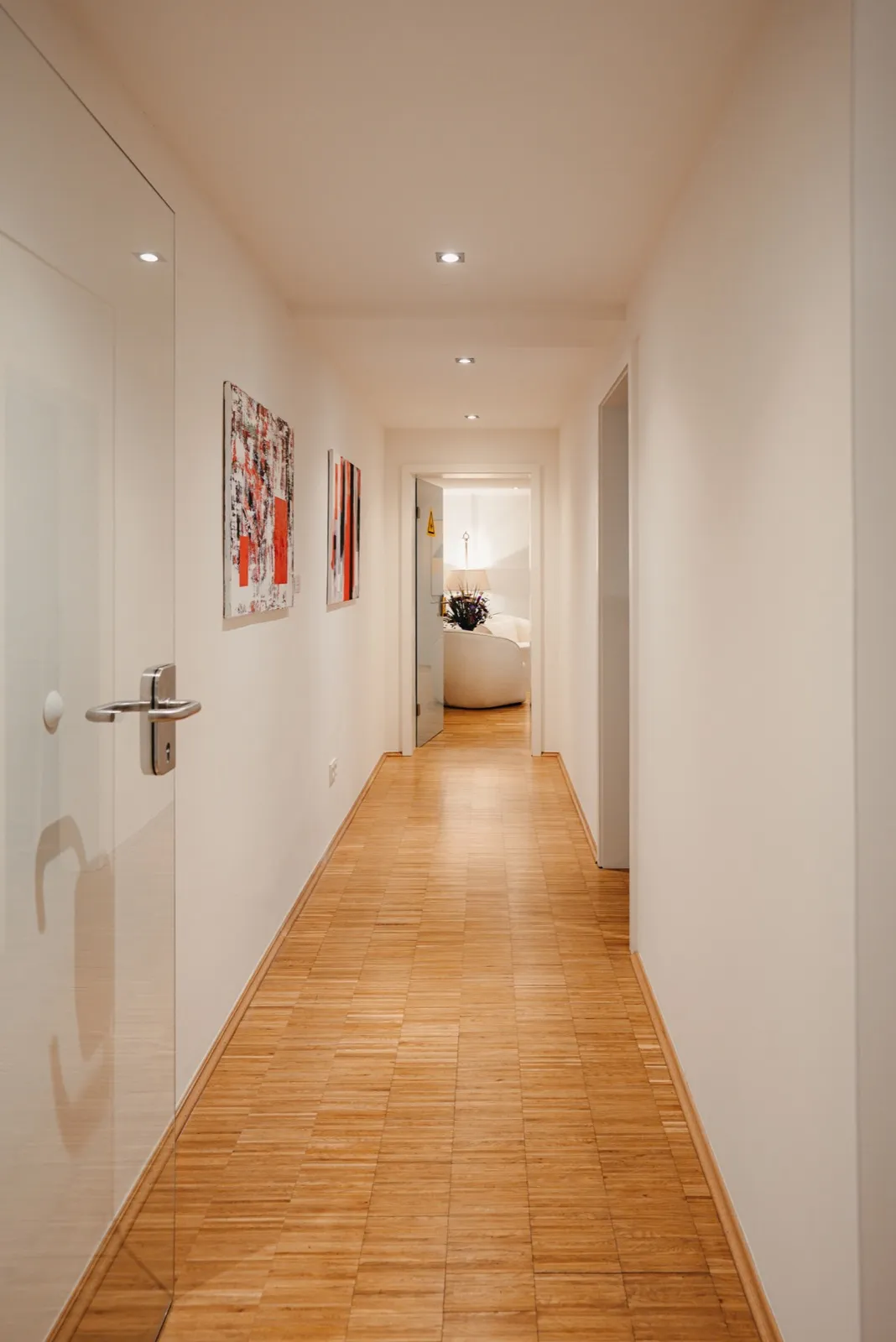 Moderner Flur im HelloHairless Studio München-Schwabing