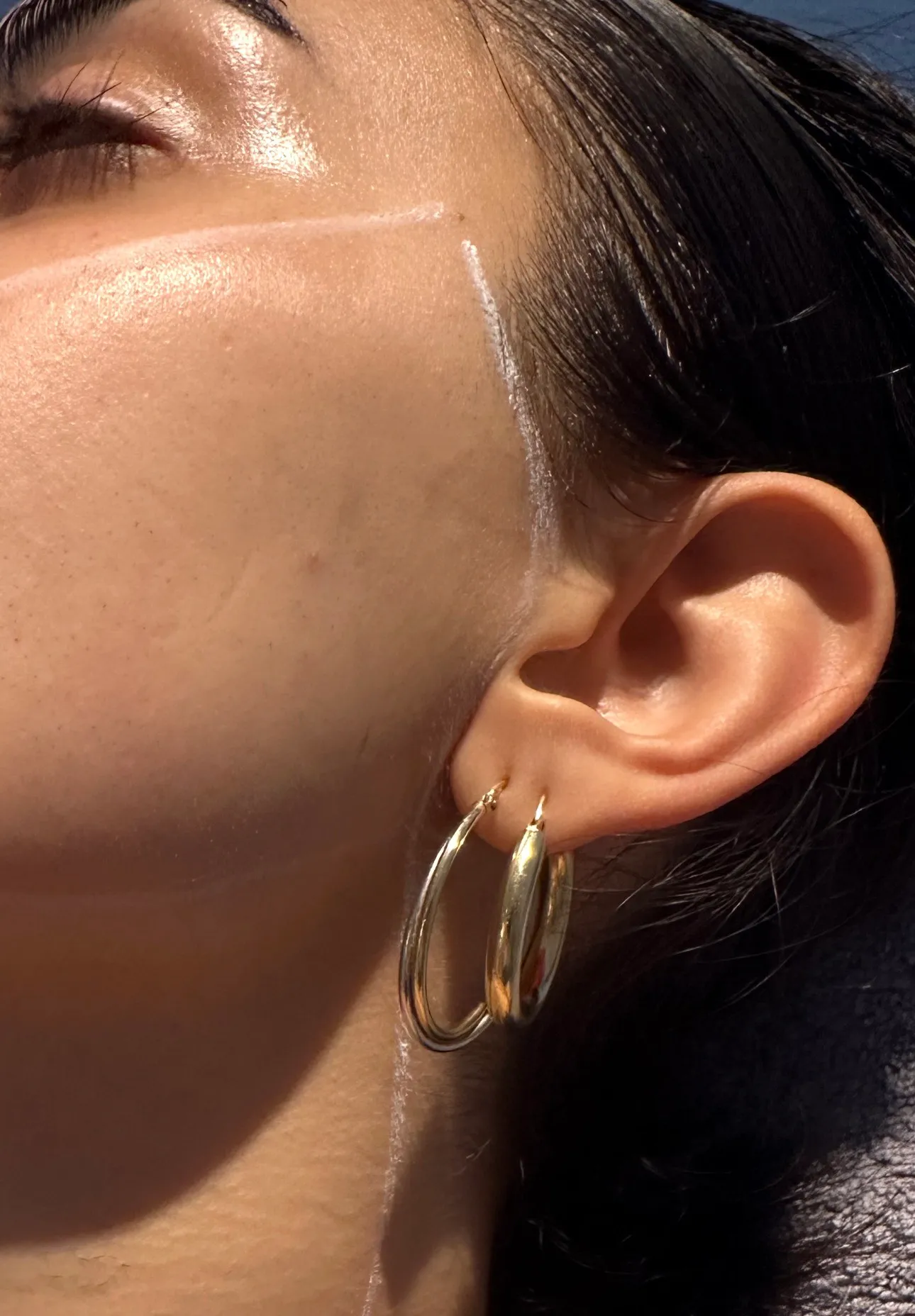 Präzise Laser-Behandlung für Ohrhaare im HelloHairless Studio München